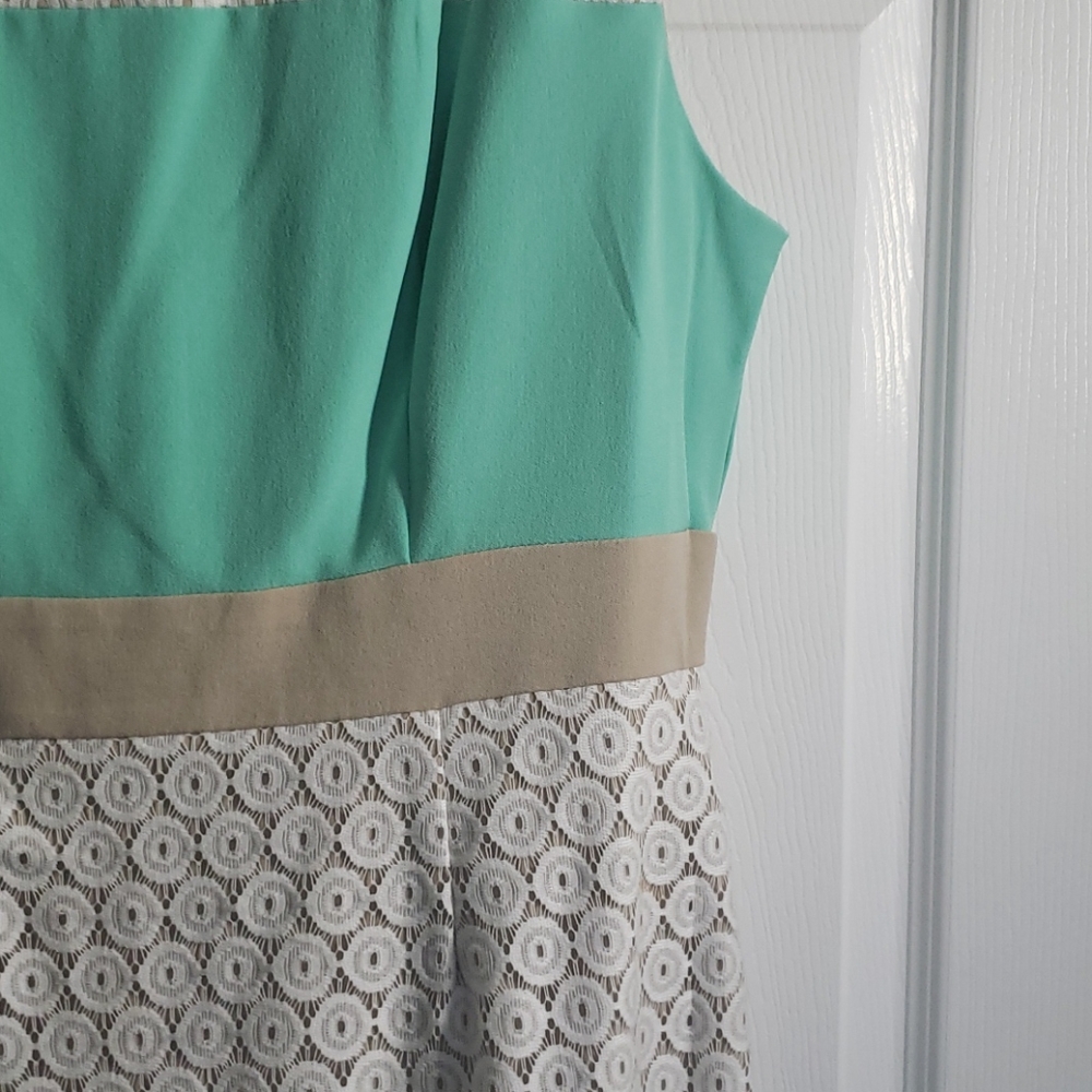 Women's dress - Picture 3 of 6